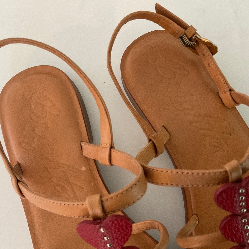 BRIGHTON Amar Flat T-Srap Thong Sandals Tan /Red Hearts Leather Size 6 NEW - Picture 7 of 7